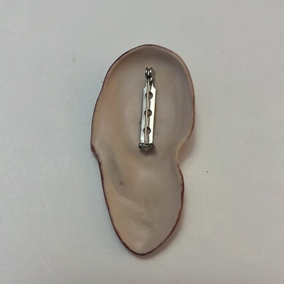 Beautiful Porcelain Lady Face Brooch Pins. Pink lips and brown long lashed eyes - Picture 4 of 6